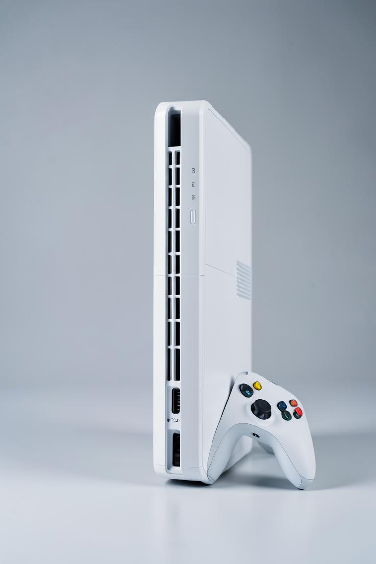 PlayStation 5 Slim + 2 controllers